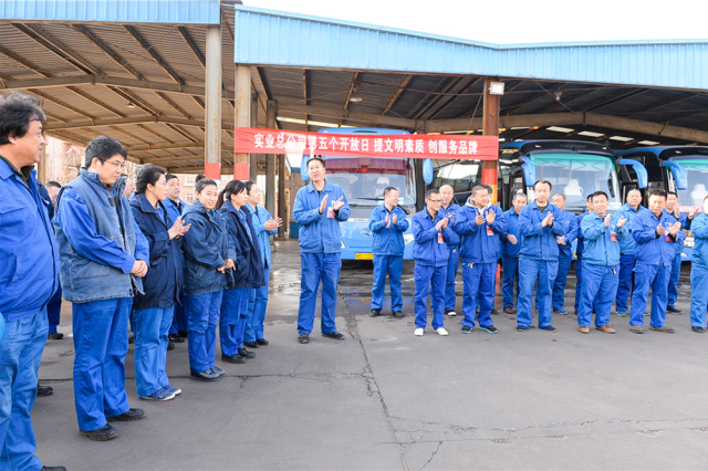 市"最美乘客"称号的退休职工郑凤荣 从拾到百万巨款归还失主的姜玉柱