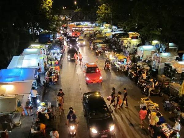 在曼谷,除了考山路,你该知道的10大夜市!