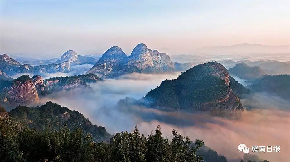 风景区位于赣州会昌县筠门岭境内,坐落在闽,粤,赣三省交界处,为赣南最