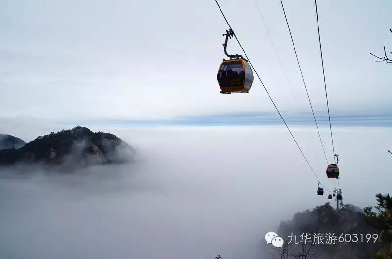 当然也可乘坐九华旅游天台索道,穿云破雾,欣赏云海美景,仿若置身于