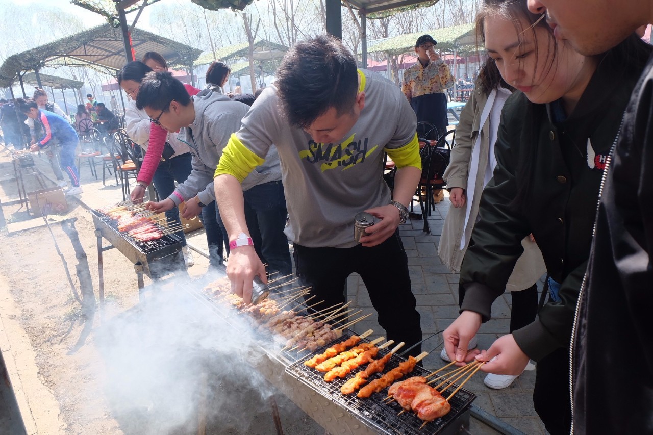 拥抱自然携手向前——亚联人必一运动官网力一季度团建心得(图1)