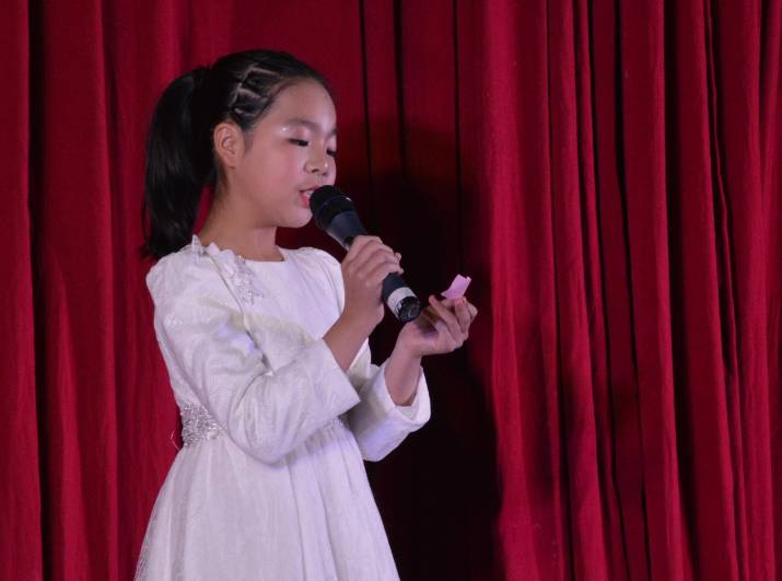 13郭知雨我叫郭知雨,是磨头小学五年级(7)班的学生.