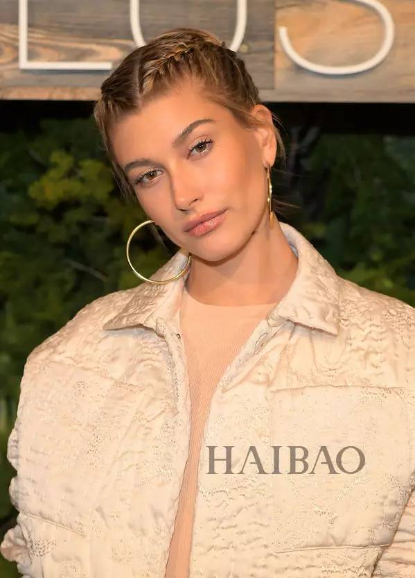 海莉·鲍德温 (hailey baldwin) 亮相h&m conscious exclusive发布