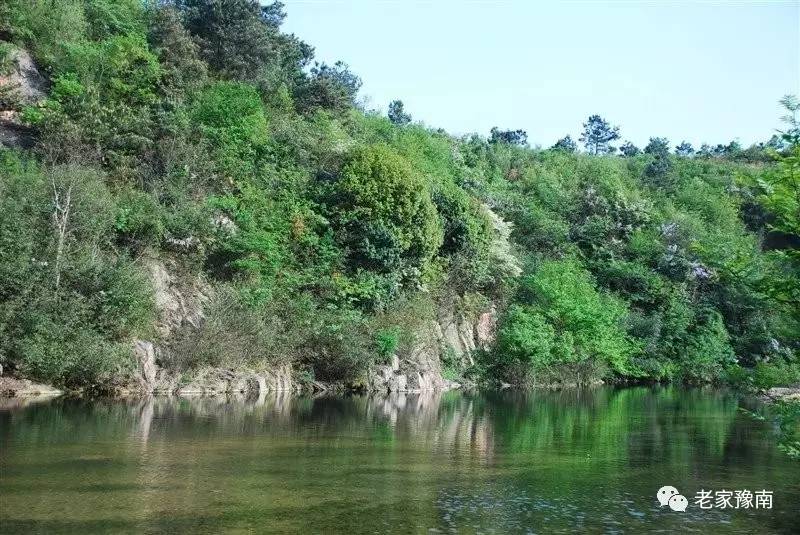 罗山江榜龙池山下的秀美乡村