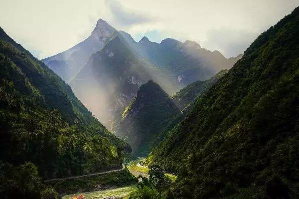 宣汉县旅游资源丰富,其中四川百里峡,洋烈水乡为国家aaaa级旅游风景区