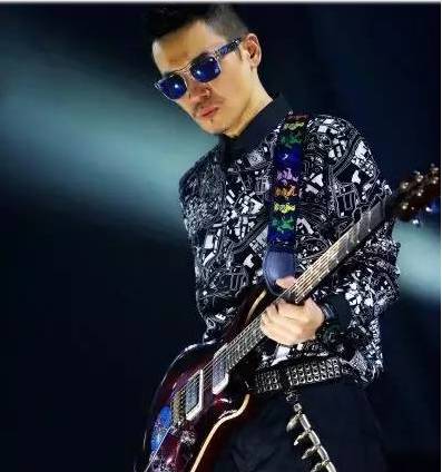 在洛阳,有中国第一吉他手叫李延亮.
