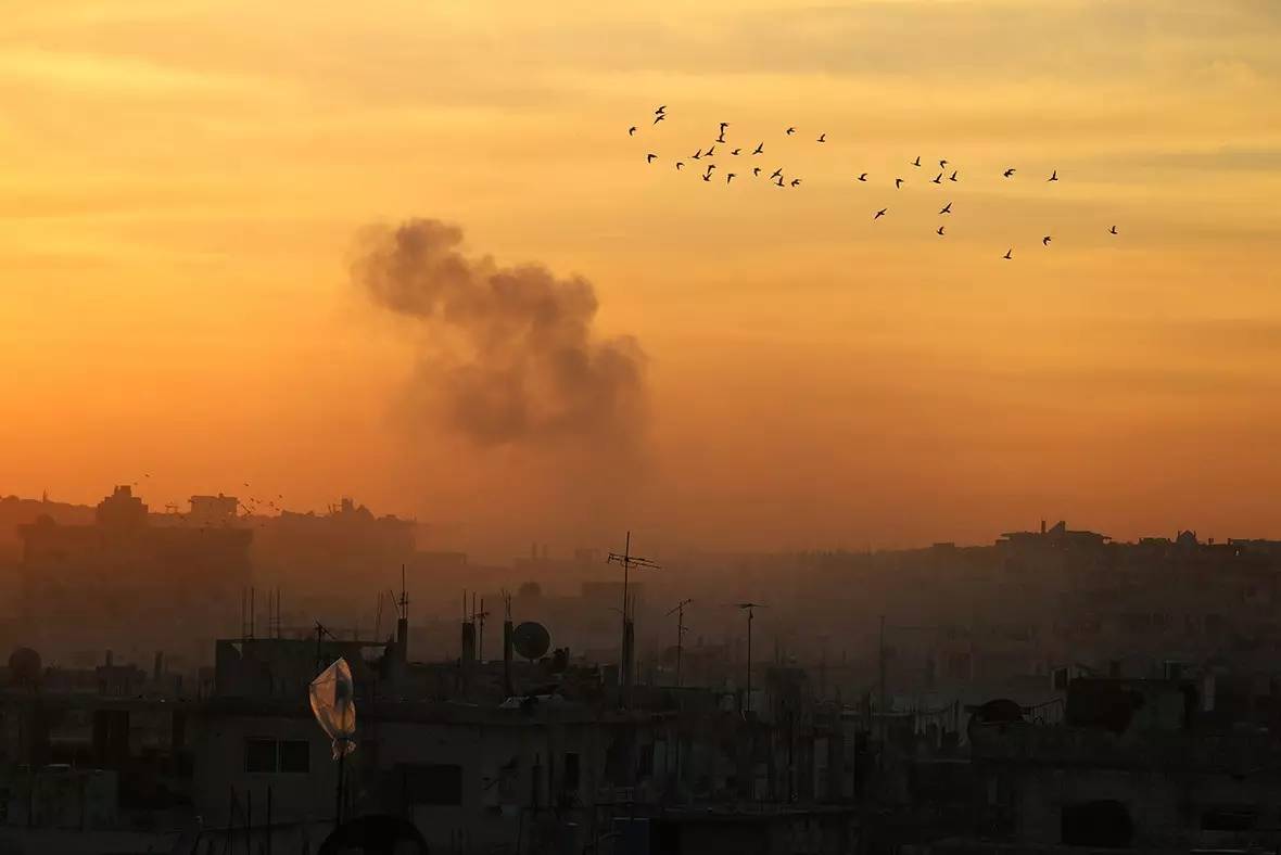 17张照片聚焦战火纷飞中的叙利亚,今天世界媒体都在关注的地方