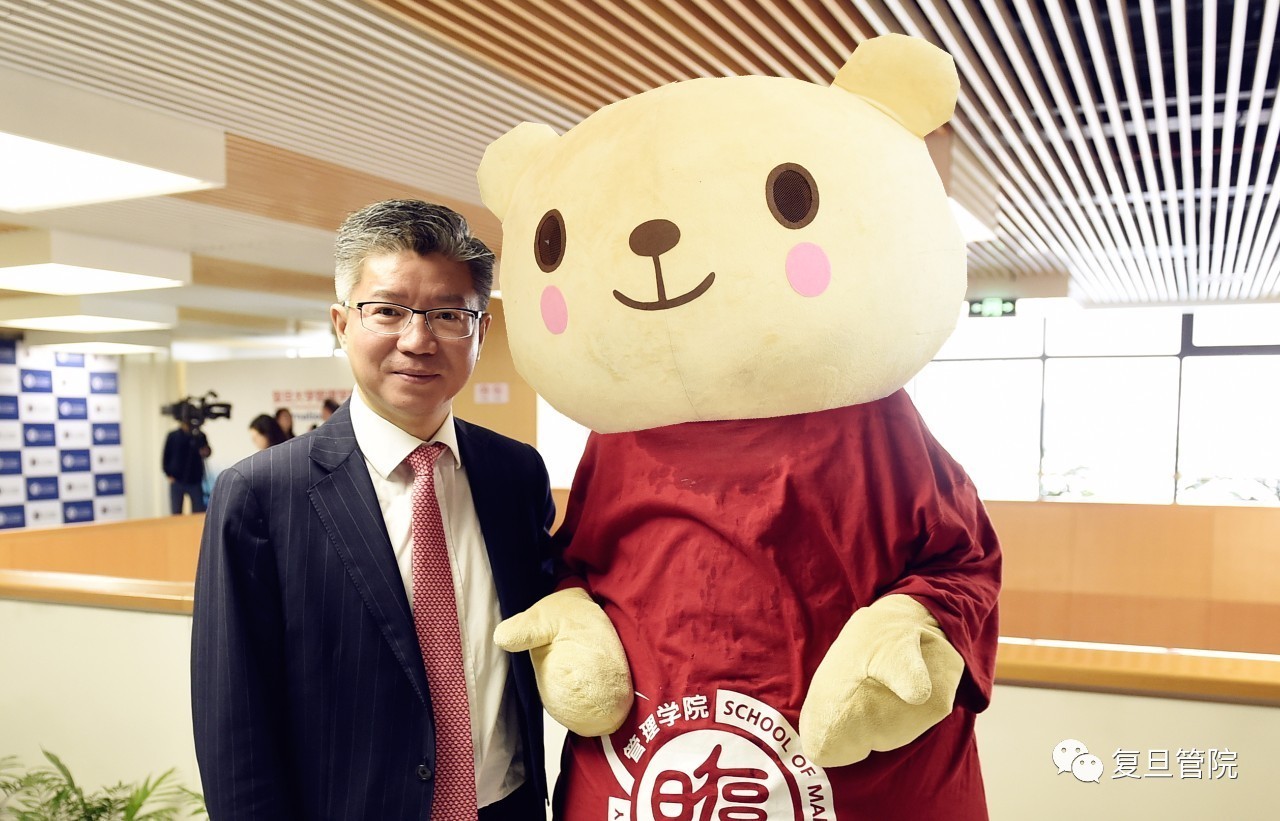 小萌熊放飞自我的一天 复旦管院国际文化节之挪威日