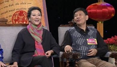 对于自己的妻子,李光复曾自曝在家里妻子很强势.