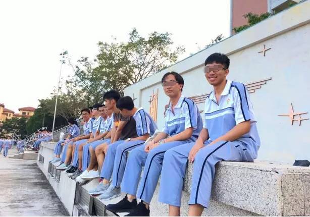 最新消息阳江校服可以自己选了学生有选校服的决定权你最想穿什么