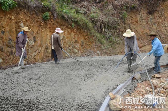 凌云今年计划硬化屯级道路1052.54公里