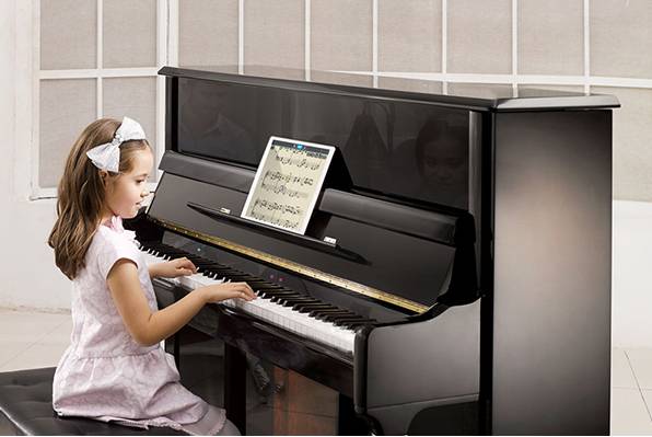 宝宝4岁想弹钢琴,可专家说5岁后才能学, 怎么办呢?