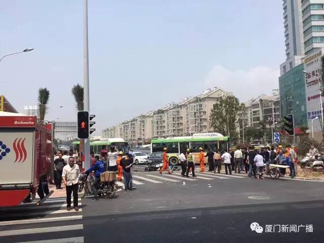 集美区杏林东路明珠海湾大酒店前方路段发生车祸