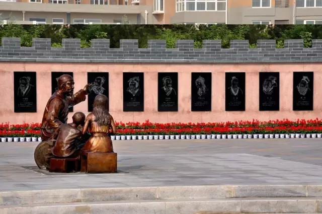 宿青平设计的临汾50位名人雕刻头像