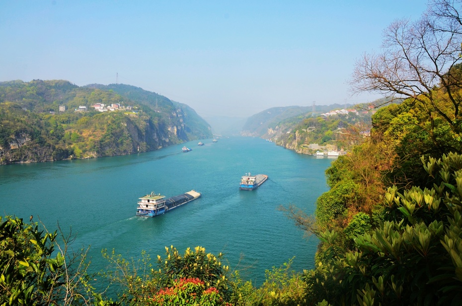 春游西陵峡,体验国内唯一悬崖岩洞餐厅