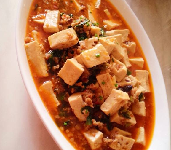 红烧肉末豆腐简单的快手菜，而且营养又美味