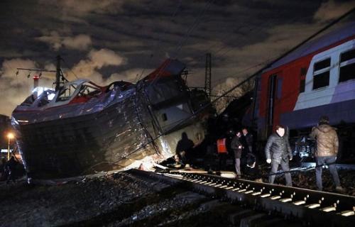 俄罗斯首都两火车相撞 原来是遇到碰瓷了?|俄罗