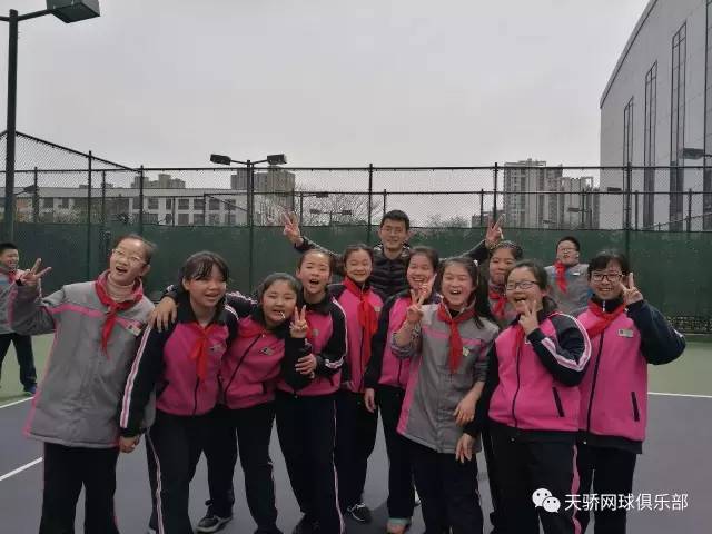 【动态】嘉定区南苑中学网球公益课程