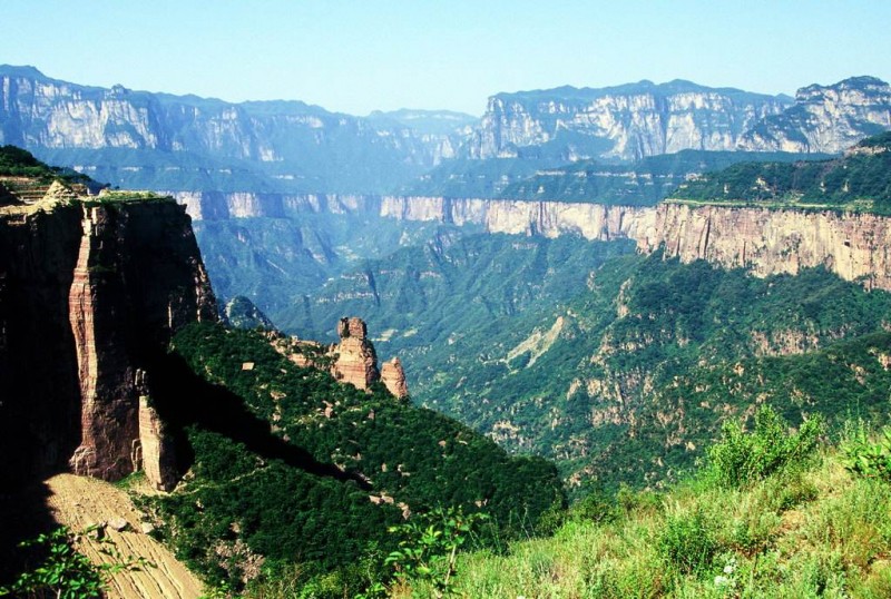 探索中国的山峰之旅——自然与文化交织的壮丽画卷