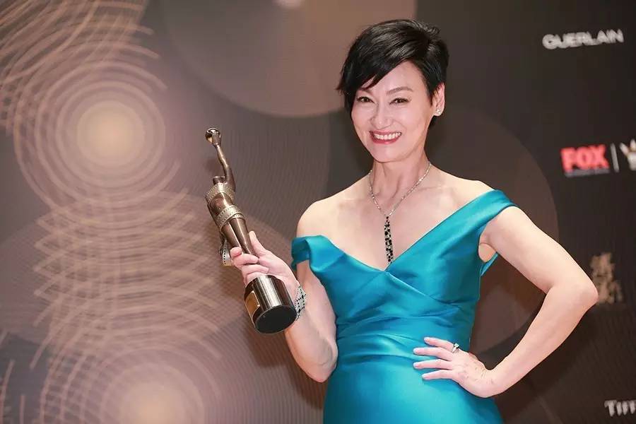 2017年4月9日,57岁的惠英红凭借电影《幸运是我》获得第36届金像奖