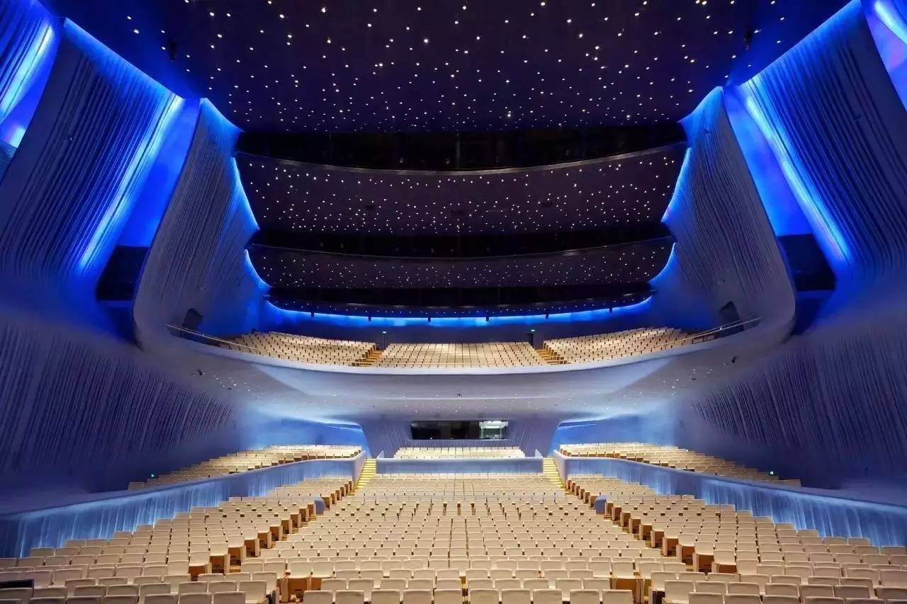其它 正文 此次公演剧院为广东珠海新落成的广东·珠海大剧院.
