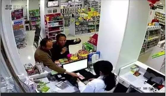 理发店收银员怎么穿搭_收银员卡通图片