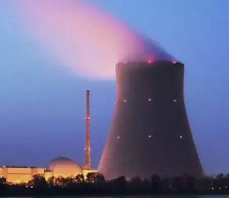 核电站只有矮胖的冷却塔区别它们的窍门(maybe)是所以都需要冷却塔