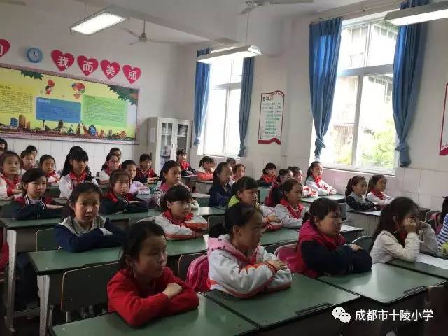 关爱女童---"粉红故事"走进十陵小学