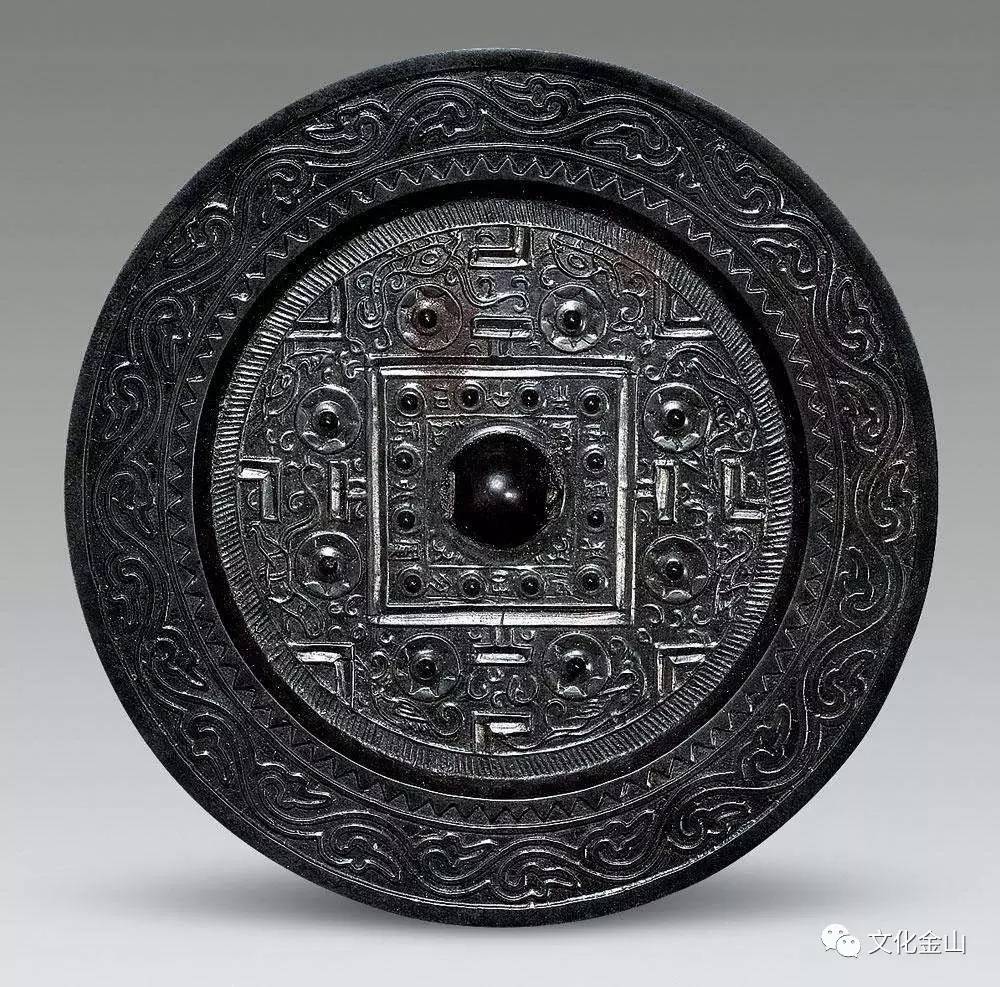 汉代人将他们丰富多彩的生活内容移植到了铜镜的方寸之间,博局,斗兽