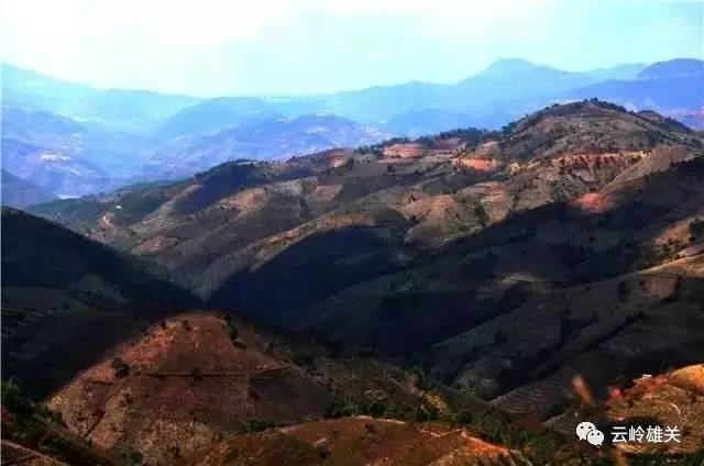 江城县通往中,老,越三国〇号界碑界碑的十层大山 于滨/摄