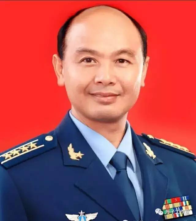 于江西东乡,研究生学历,空军文艺创作室副师职创作员,空军大校军衔