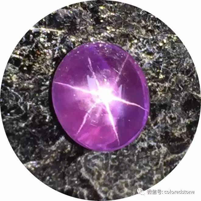 5克拉,斯里兰卡产,高贵的紫色星光蓝宝石曾经是每个皇室梦寐以求的