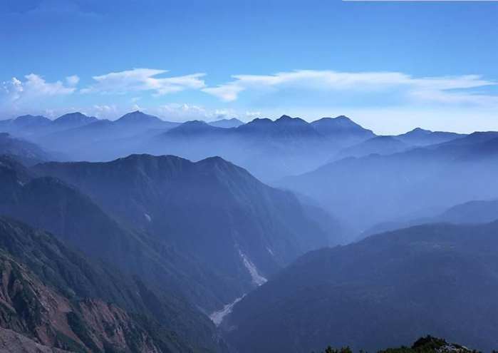 云雾山重峦叠嶂,气势雄伟