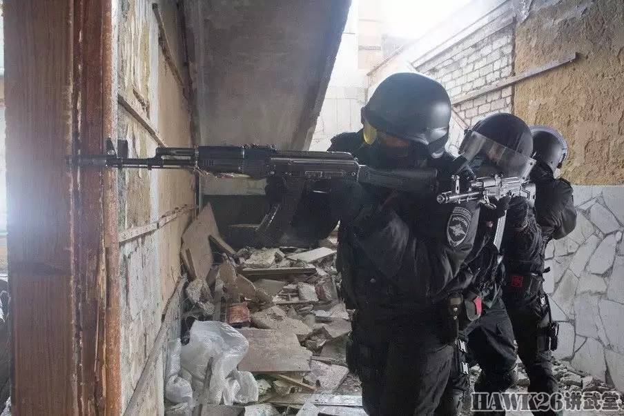 俄罗斯缉毒特警实战演习 装备普通训练补