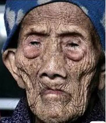 中国这位老人自称活了256岁是真的吗