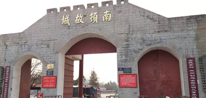 南顿故里,相传是在西汉末年,众小鬼为刘秀连夜建造的,所以又叫"鬼修城