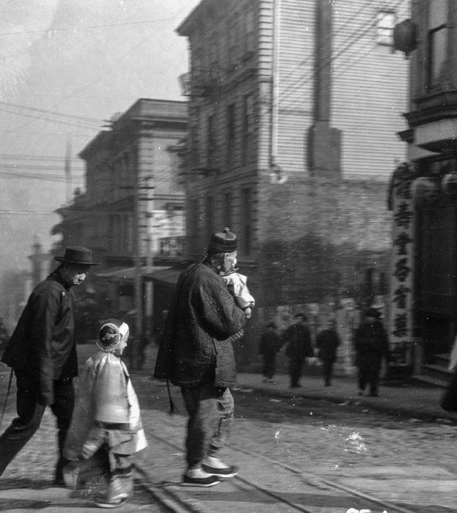 美国最大的"唐人街"在旧金山.旧金山的"唐人街"始于1850年前后.