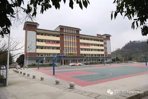 建设中的黄平民族中学的鸟瞰图