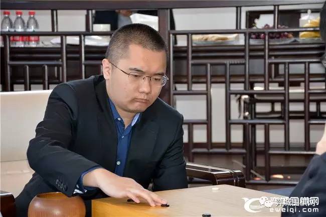 天元赛三番棋决赛第二局开战 陈耀烨执黑对连笑