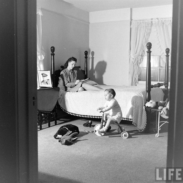 老照片:二战中 美国军嫂的家庭生活