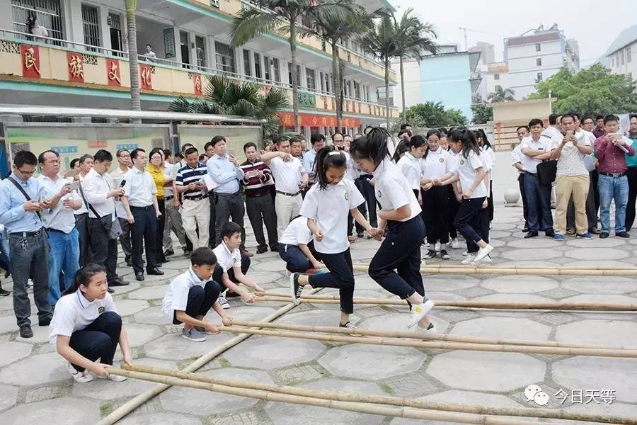 天等县民族中学成立于2009年,是崇左市首批示范性初级中学.