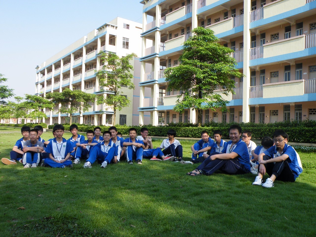 里水这些校服亮了!选校服,今后主要由家长和学生决定!