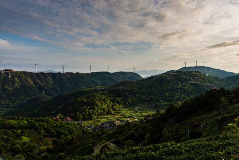 去石峰山体验一次爬山的乐趣 看看万物复苏的别样风景