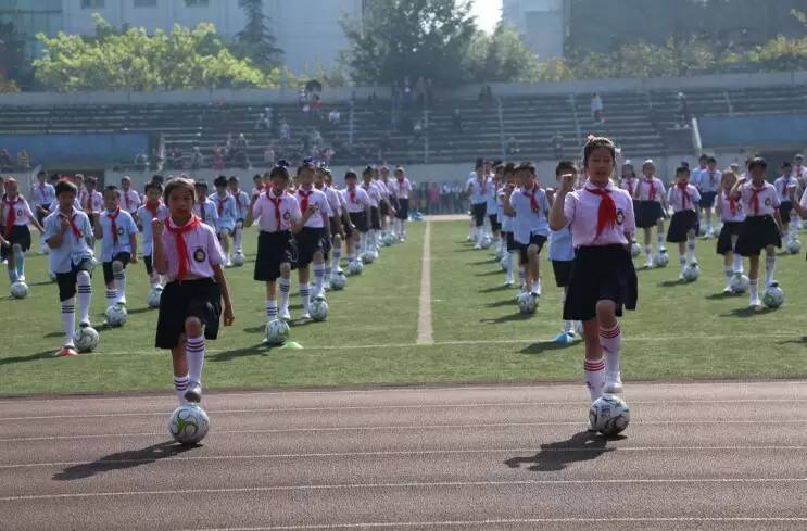 踢出精彩,向快乐出发——九龙坡区铝城小学第三届足球