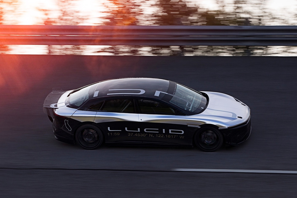 lucid 最新电动原型车 alpha speed car 达到 349 公里每小时的最高