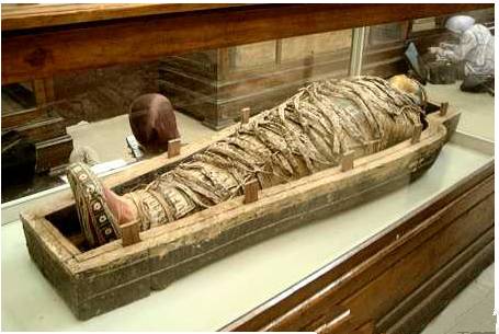 里面躺着的正是3000多年前的古埃及公主亚曼蕊的木乃伊
