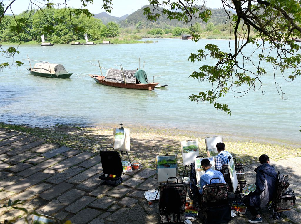 丽水市莲都区古堰画乡小镇,以美丽的山水为依托,建设摄影,美术写生