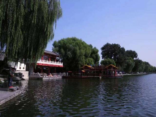 到了北京后海别就知道酒吧和划船!其实周边还