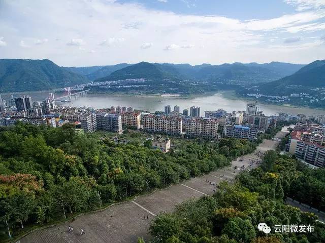 三峡梯城是重庆市唯一一座县城就是景区的城市,有1975步城市中央最长