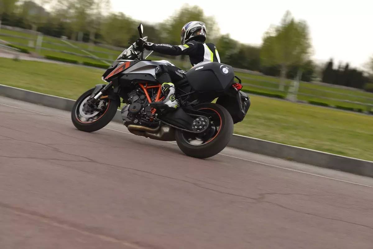 伟大的旅行 KTM 1290 SUPER DUKE GT测试